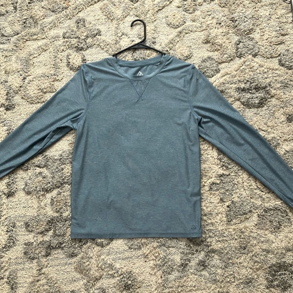 Alpine long sleeve
Men’s small
Grayish blue